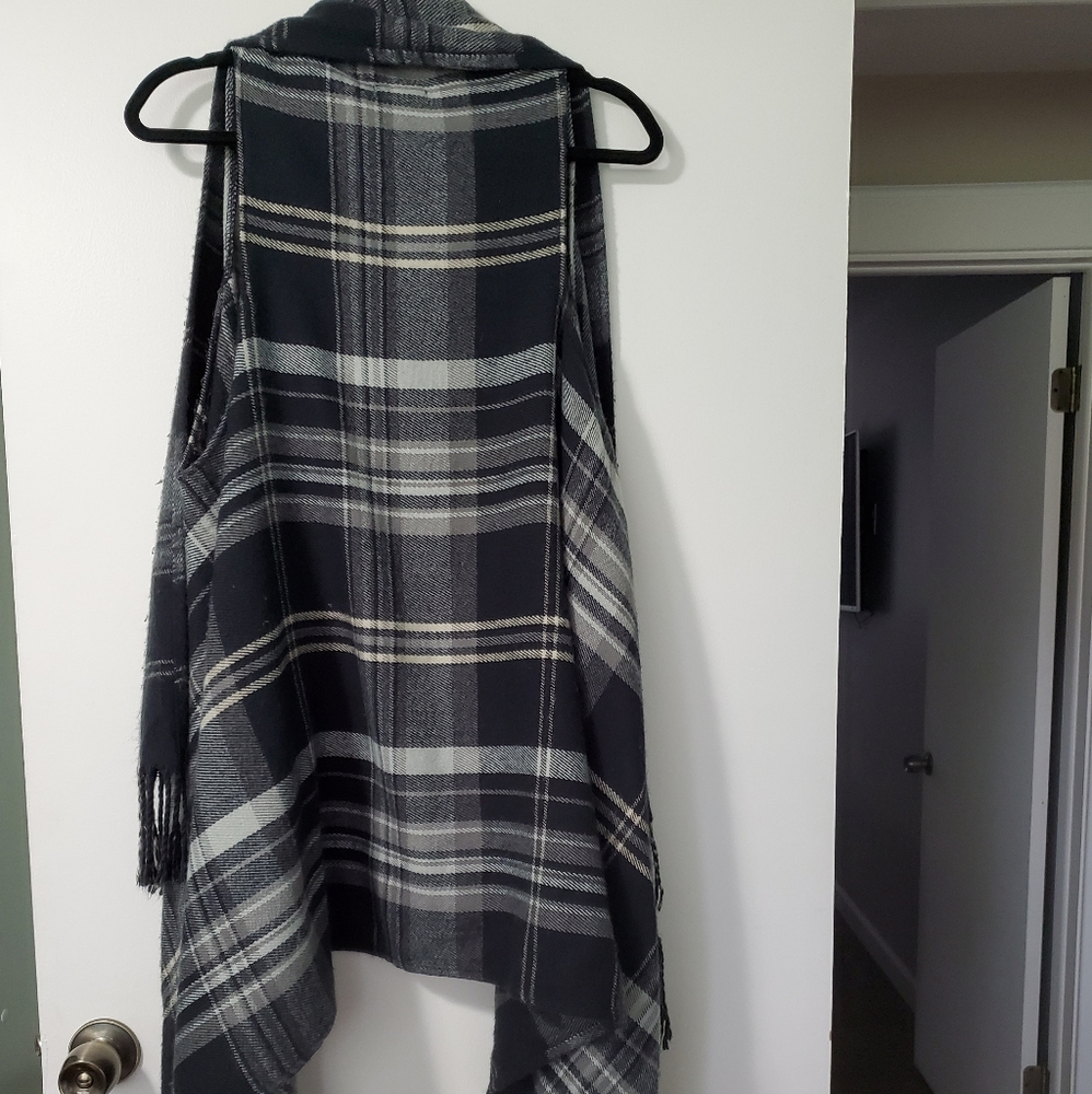 Black and white vest kimono